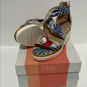 Naturalizer Soul Women's Beige Wedge Sandals